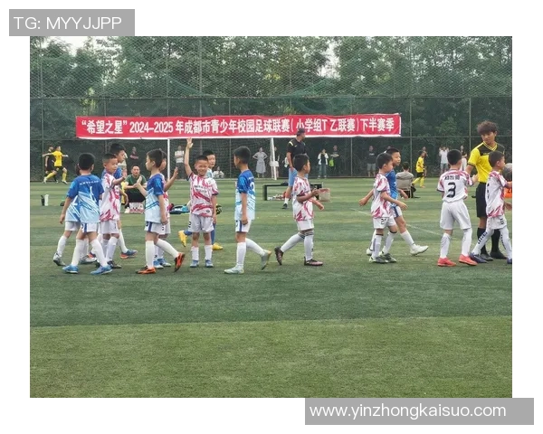 足球明星李明的儿子成长记:从小球员到未来的足球希望之星